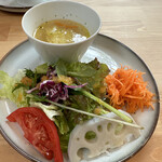 Yuzuha cafe - 軽井沢で食べるサラダに外れなし