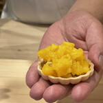 銀座 きた川 - 今日の中身はフォワグラ、マンゴー、パッションフルーツ。