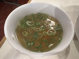 北京亭 - 大蒜豚焼飯(ニントンハン) 910円 (スープ)
