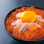 Salmon spilled salmon roe bowl