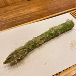 天婦羅 みやしろ - 山形県産アスパラの天麩羅