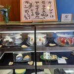 オモヤキッチン - ケーキ(別のお店から仕入れ)の販売もあります。