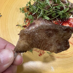 ミザンセーヌ - ⑤フランス産の鳩（ピジョン）
      （鳩の肉と、ハートの串焼きを別々に調理されます）鳩の太ももです。