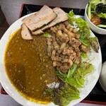 Ka Re Shoppu Twutwu - カレーにトピで魯肉とベーコン