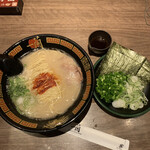 Ichiran - ラーメン、オスカランの酸味、ネギ、海苔トッピング