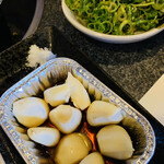焼肉 すっきゃねん - ニンニク爆弾・薬味ネギ