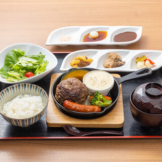 平日は限定ランチで贅沢に！