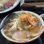 上海 - 上海ラーメンにキムチのせ