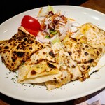 Ceyhan - ギョズレメ　薄い小麦粉の生地にチーズとほうれん草が入ってる　これもとても美味しかった