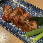 和牛A5雌牛と熟成牛舌 肉屋いちゆく - 