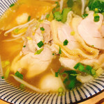 タイ屋台料理＆ヌードル オシャ - クイッティアオ  蒸し鶏  690円