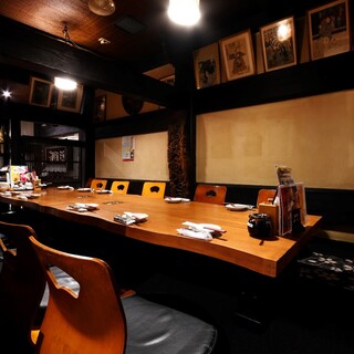 Semi-private room with tatami room. Maximum of 14 people.