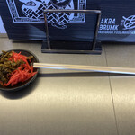 麺処 あきら - 高菜、紅生姜サービス。