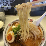 麺処 あきら - 縮れ麺…スープ絡み良し！