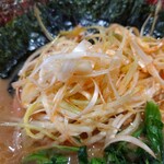家系ラーメン 王道家直伝 - 辛ネギ