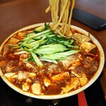 麺's 冨志 - どろ麻婆麺(2辛)麺リフト