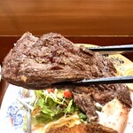 キッチン中はら - ステーキは厚みのある焼肉ですね♪