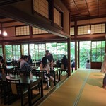 ぼうず'n coffee - 廊下を曲がると、目の前に緑がいっぱい