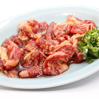 Thinly sliced grilled Kuroge Wagyu beef short ribs 539 yen (tax included)