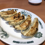 日高屋 - 餡を包んで焼いたもの