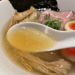 酒肴場 屯 - キリッとキレのある白醤油が煮干しの風味を際立たせます！