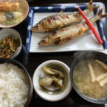 ドライブイン汐風 - 子持ち鮎の他の付け合わせのなめこと蕨の和物等も美味しく頂きました。