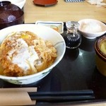 そば処 赤星 - ひれカツ丼セット(1,050円)のカツ丼