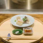 温石 - ④ 造り：カマス皮目炙り、タイラガイ炙り