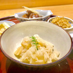 礒田 - 筍ご飯　美味しいですね　縮緬山椒と白菜漬物も