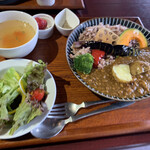 Kominka Kafe Ando Kafe Hanare - 農園厳　選彩り野菜のキーマカレー