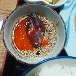 ナカガワ☆スエ食堂 - 卵黄をといた甘辛いタレで食べます