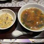 中華料理　蟹谷 - ミニ丼セット（半チャーハン＋ワンタンスープ）