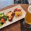 レセルバイベリカ - いいハムビールセット【期間限定】
①ハモン・セラーノ&バゲット
②トルティージャ&バケット
③モロッコチキン
④野菜サラダ、バルサミコ酢掛け 
お酒①マオウ・セッションIPA(瓶ビール、スペイン)