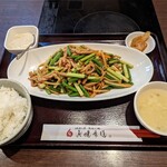 小尾羊 美健食道 - 豚バラとニンニクの芽のいため