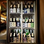 ふるさと居酒屋 村さ来 - 【日本酒セラー(入口すぐの大きな冷蔵庫!!)】日本酒 利き酒 飲み放題！ 常時15種類以上の日本酒を揃えています。