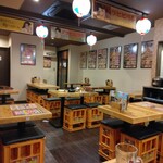 ジャンボ酒場 上本町1丁目店 - 店内　週末ですがガラガラです