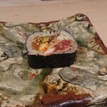 鮨　いの - 太巻き（クルマエビ、中落ち、 胡瓜、かんぴょう、椎茸）