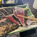 土佐たたき道場 - 焼きたてを塩でいただくのが土佐流