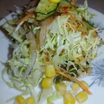 志喜亭 - サラダ、何時もだとオレンジ色の酸味の有るドレッシングだけど、キャベツ千切りがかなり細かいのとトマト入りのドレッシングでした