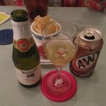 トイボックスカフェ - ルートビアとアップルサイダー