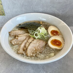 ほのぼんヌードルズ - 気まぐれ限定
      手もみらーめん Type-E 背脂喜多方ラーメン風 800円
      味玉 120円