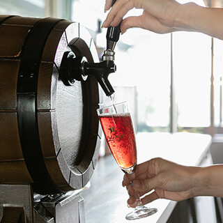 豊富なドリンク飲み放題♪お料理に合うワインやビールも◎