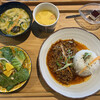 Coco-Nuts Fukuoka Cafe & Dining - ランチの『グリーンカレー&ガパオライス』（1,562円税込）