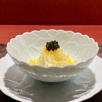 Ji-Cube - ジャガイモと唐墨の和えもの
                    中に白海老を忍ばせています！
                    山椒の軽いほわっとした風味が爽やかに、全体の味わいをまとめているのがとても印象的、山椒と柚子の香るビール、デイドリームがぴったりです♪
                    