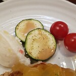 キッチン ブルー グローブ - 備え付けポテサラ、ズッキーニ、ミニトマト