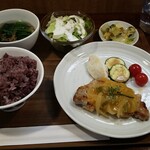 キッチン ブルー グローブ - 、豚ロースソテー、シャルシュティエールソース (玉葱とピクルスのソース)