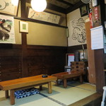 独酌　三四郎 - 小上がりは昭和の家庭を思い出す感じです