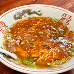 漫々亭 - スタミナラーメン@750円  甘辛肉あんかけの乗ったラーメン。何とも例えようのない独特な味の餡。麻婆豆腐でもないし台湾肉味噌でもない。クセになりそう。麺が美味しいのでスープなしの冷やしもイイかも！