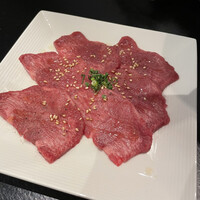 老舗精肉店直送 千種焼肉 飛騨牛の奴隷 千種店 - 