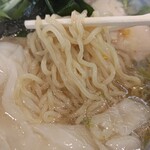 206089090 - 麺は縮れあり。太さは標準的な感じ。